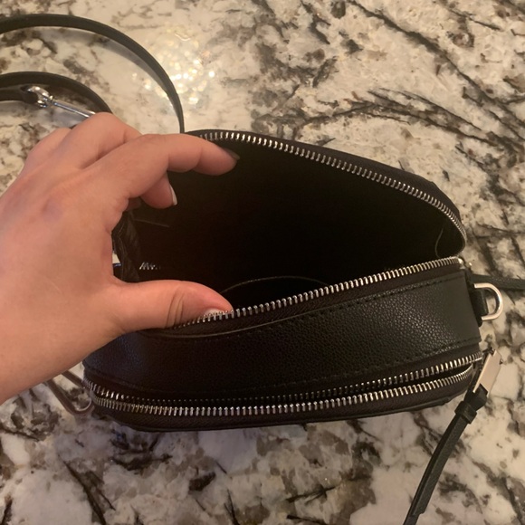 NEW Calvin Klein Crossbody, Removable/Adjustable Strap - Picture 6 of 15